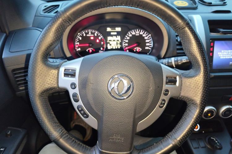 Used Dongfeng Fengdu MX6 2015 2.0L CVT Two-Wheel Drive Excellence Edition Steering Wheel