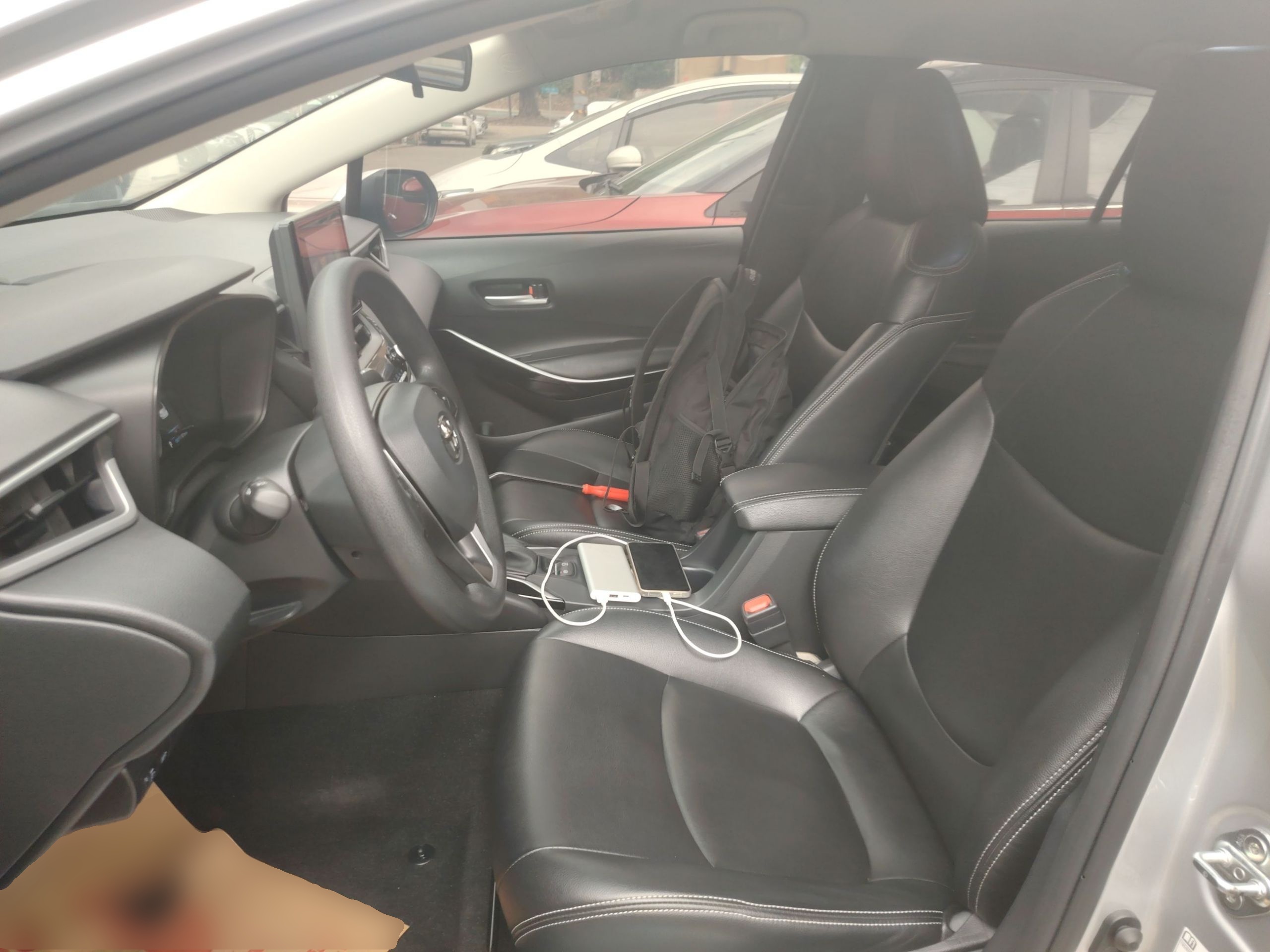 Переднее сиденье в автомобиле