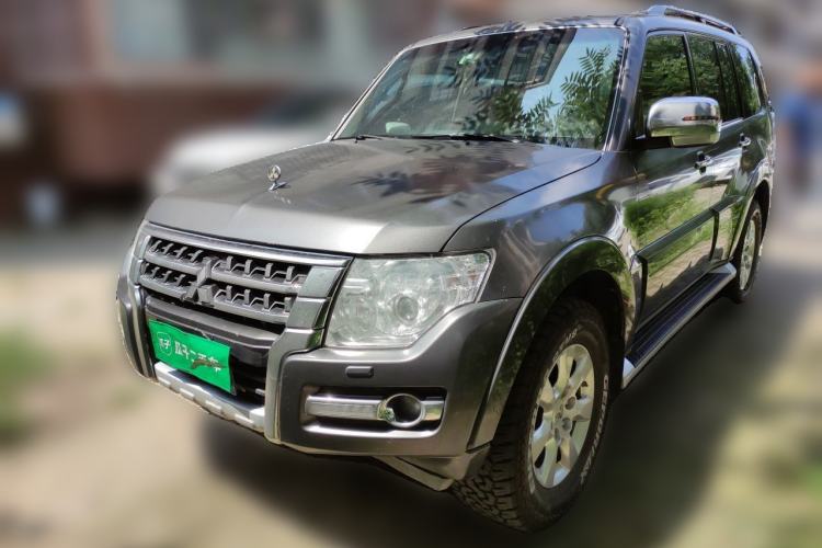 Used Mitsubishi Pajero Pajero 3.8L automatic, 7 seats, four-wheel drive, with sunroof (parallel import)