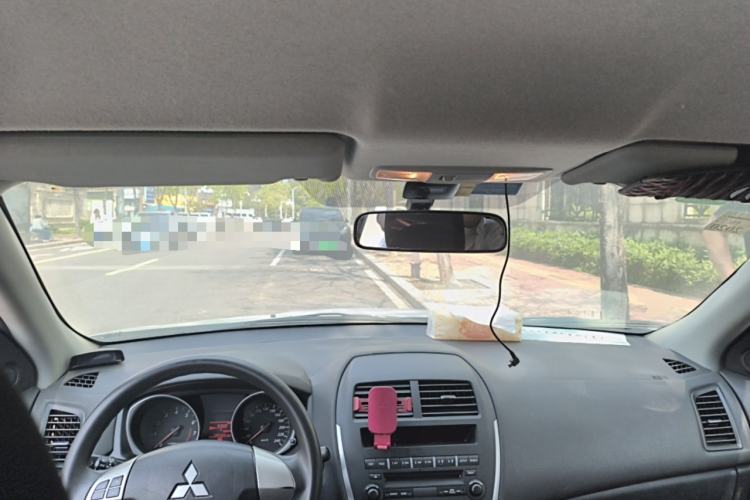 Used Mitsubishi ASX 2013 2.0L CVT Two-Wheel Drive Elite Edition Center Console