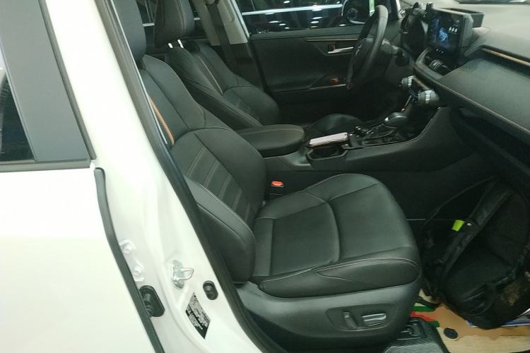 Used Toyota Wildlander 2024 Dual-Motor 2.5L E-CVT Two-Wheel Drive Luxury PLUS Edition
