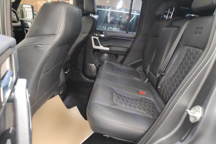 Used 212 T01 2024 2.0T Explorer
