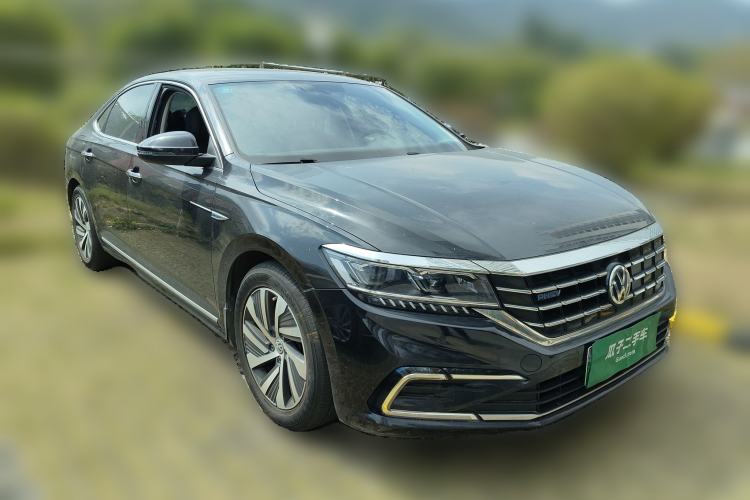 Used Volkswagen Passat New Energy 2019 430 PHEV Hybrid Luxury Edition Front Right 45 Deg