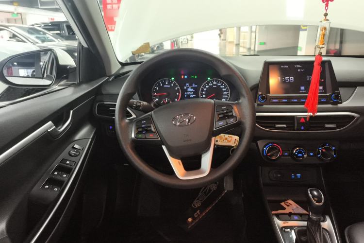 Used Hyundai Celesta 2017 1.6L Automatic Enjoyment Version GLS