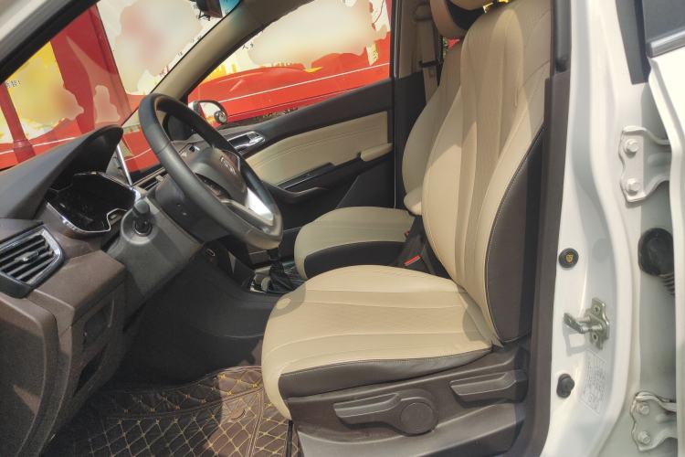 Used Baojun 310W 2017 1.5L Manual Fashion Model China V