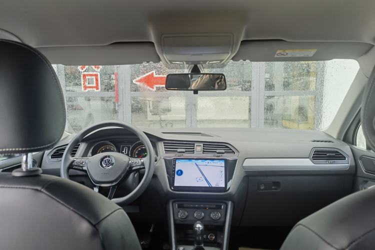 Used Volkswagen Tiguan L 2020 330TSI Automatic Two-Wheel Drive Luxury Edition China VI Standard Interior 3