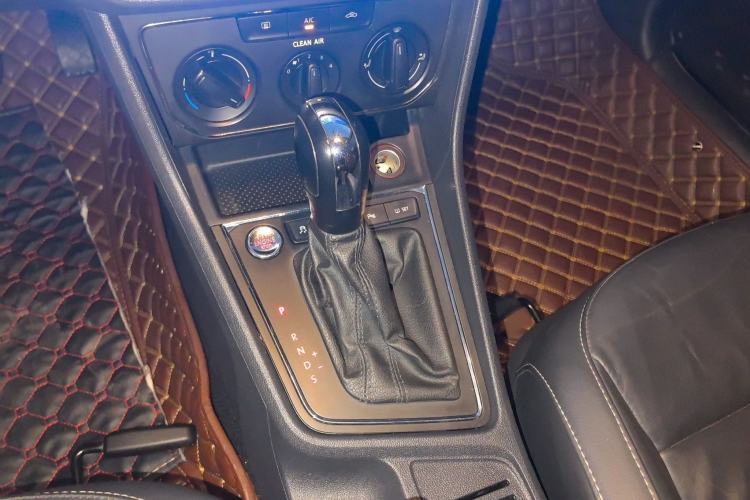 Used Volkswagen Lavida 2017 1.6L Automatic Comfort Edition
