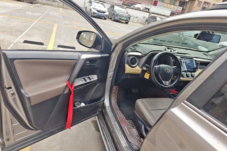 Used Toyota RAV4 2016 2.0L CVT Two-Wheel Drive Urban Edition China V Standard Driver Seat