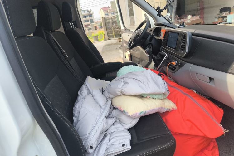 Used SAIC MAXUS Xintu V80 2023 2.0T Manual Classic Aoyuntong Long Wheelbase Mid-Height 6/7/8/9-Seater