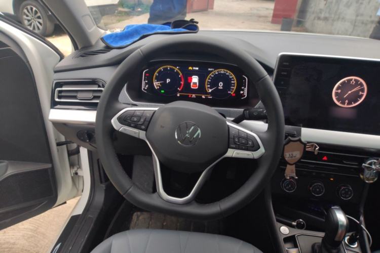 Used Volkswagen Lavida 2024 1.5L Automatic Starry Sky 5 Million Edition Steering Wheel