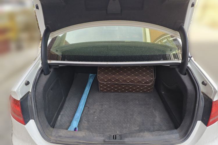 Used Audi A4L 2011 2.0 TFSI Comfort Model Trunk