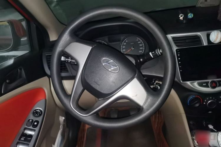 Used Hyundai Verna (older generation) 2014 1.4L Manual Smart GLS Trim