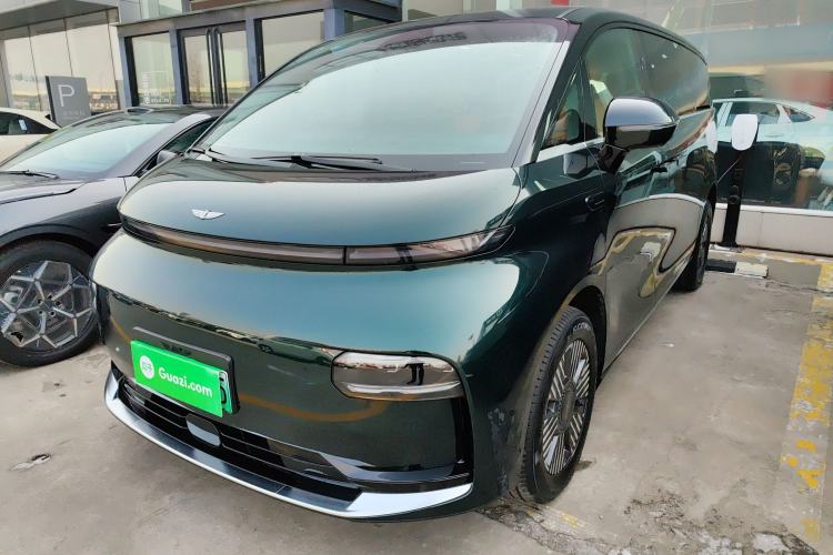 Used Geely Galaxy LEVC L380 2024 140-Degree 6-Seater All-Wheel-Drive Ultra