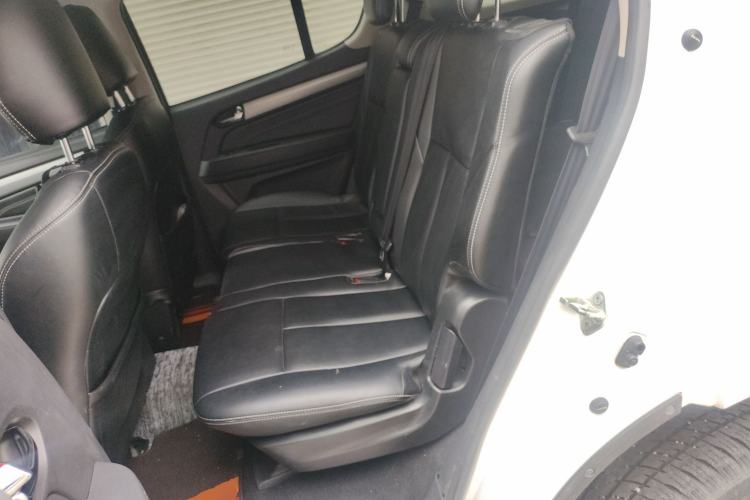 Used Isuzu mu-X 2015 2.5T Two-Wheel Drive Automatic Luxury Edition 7 Seats
