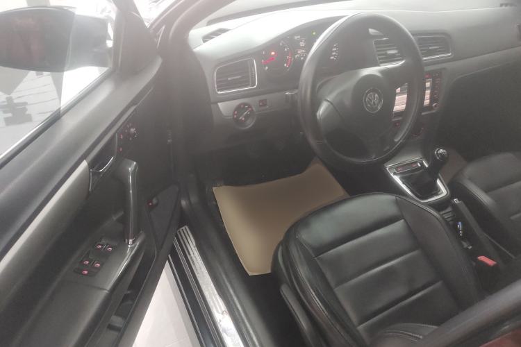 Used Volkswagen Lavida 2013 Restyled Classic 1.6L Manual Comfort Edition
