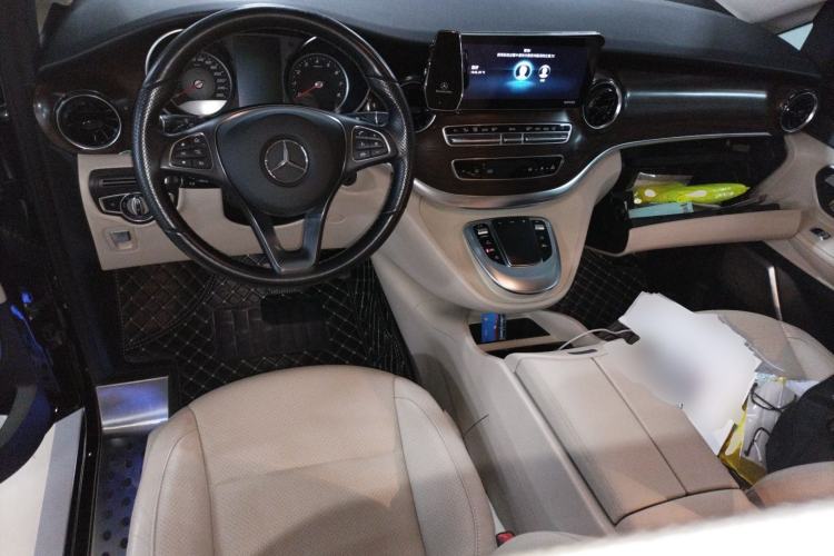 Used Mercedes-Benz V-Class 2021 V 260 Avantgarde Edition Center Console