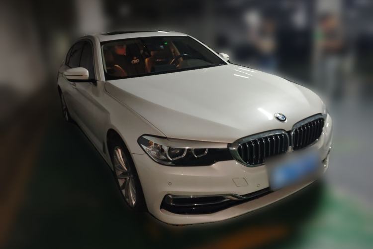 Used BMW 5 Series 2020 525Li Luxury Package Front Right 45 Deg