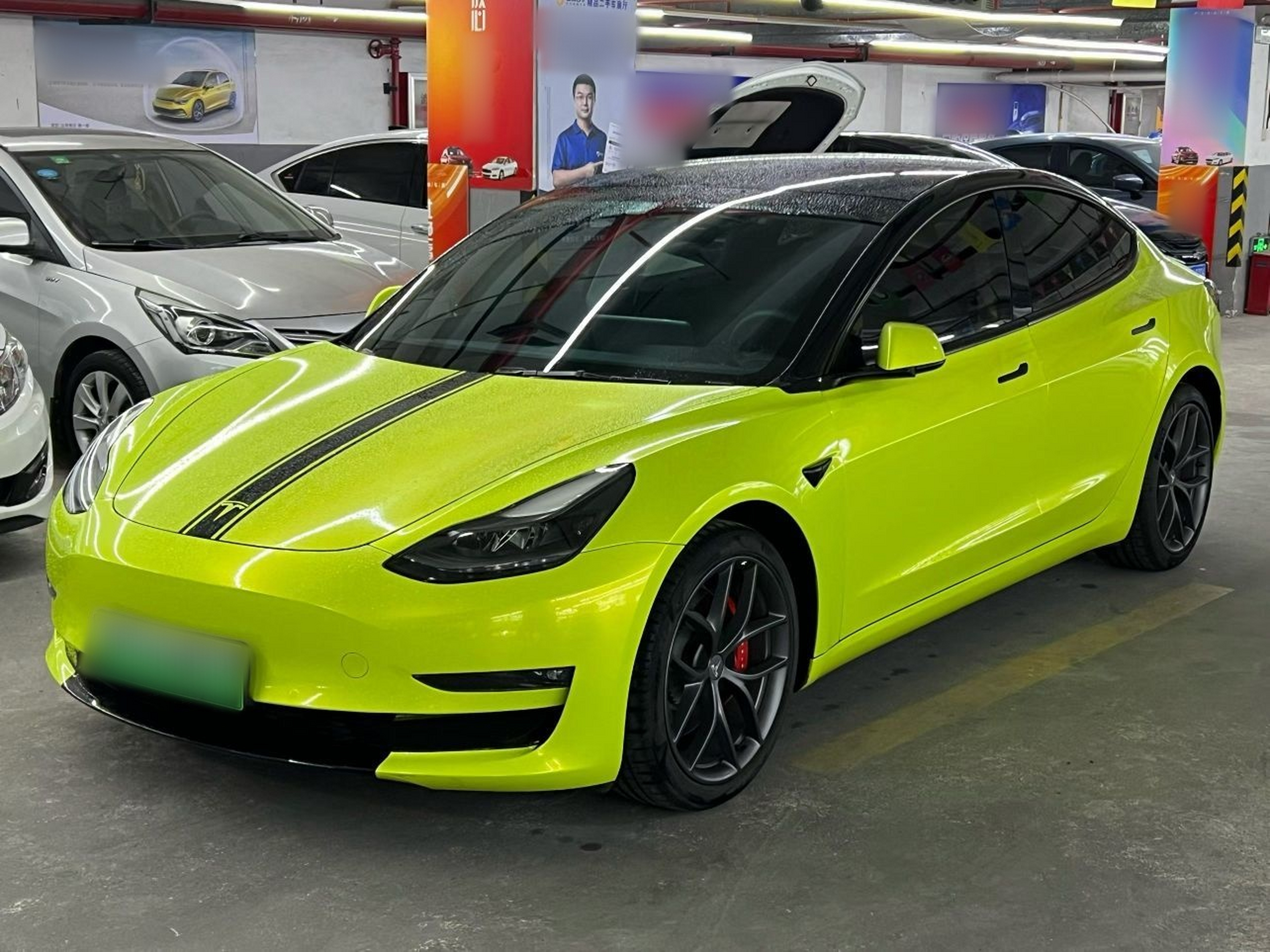 Под передней частью автомобиля