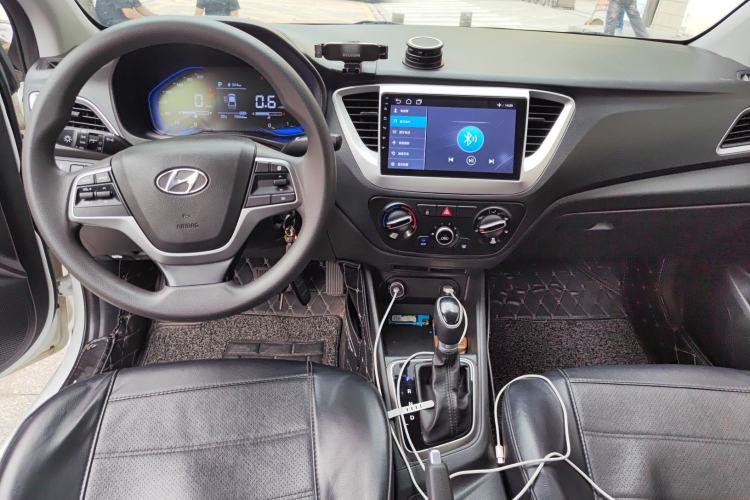 Used Hyundai Verna (new generation) 2020 1.4L CVT GLS Cool Edition Interior 2