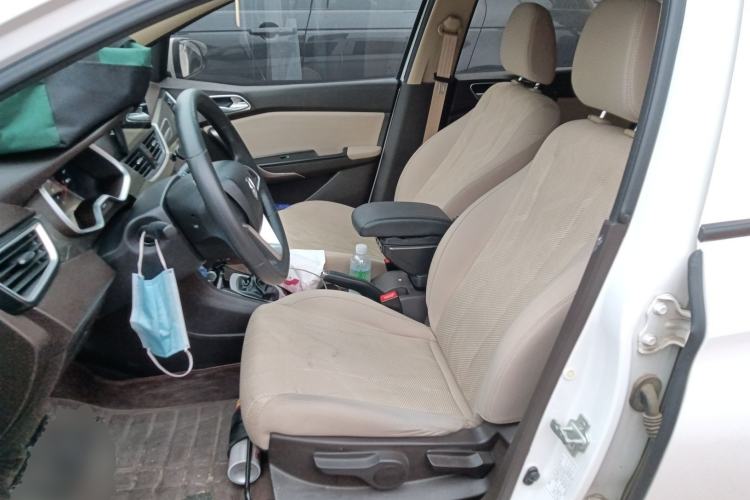 Used Baojun 310W 2017 1.5L Manual Comfort Version China VI Emission Standard
