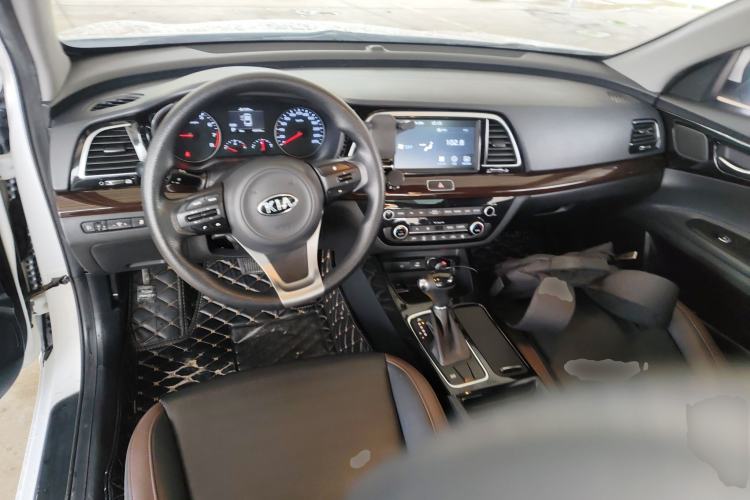 Used Kia K3 (Kai Shen) 2017 1.8L Automatic GLS Center Console