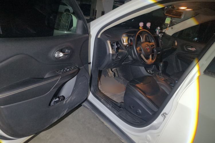 Used Jeep Cherokee 2017 2.0L Superior Edition Driver Seat