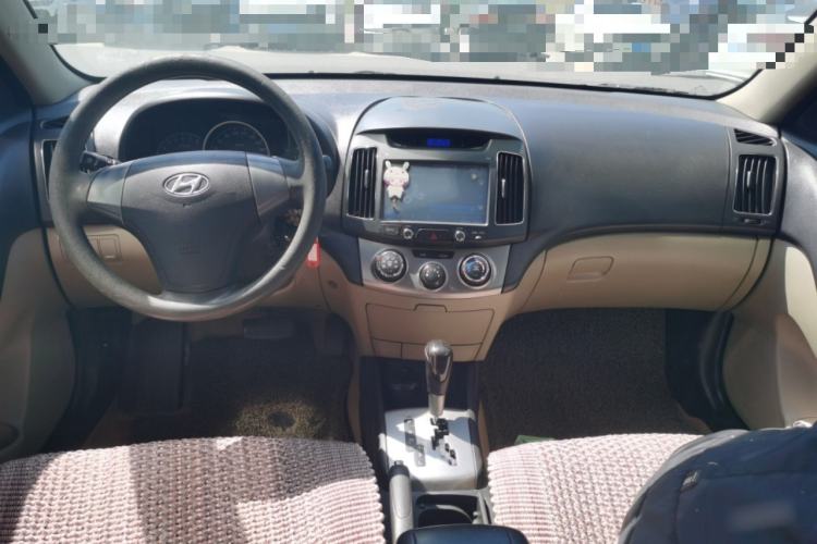 Used Hyundai Celesta 2011 1.6L Automatic Comfort Edition Center Console