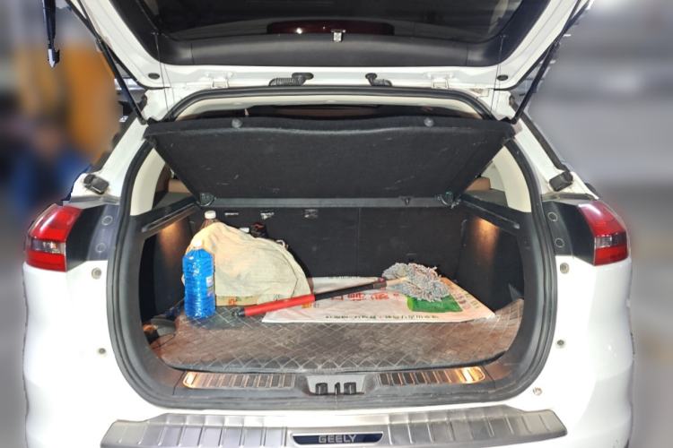 Used Geely Auto Emgrand X7 Sport 2016 1.8TD Automatic All-Wheel-Drive ZhiZun Edition Trunk