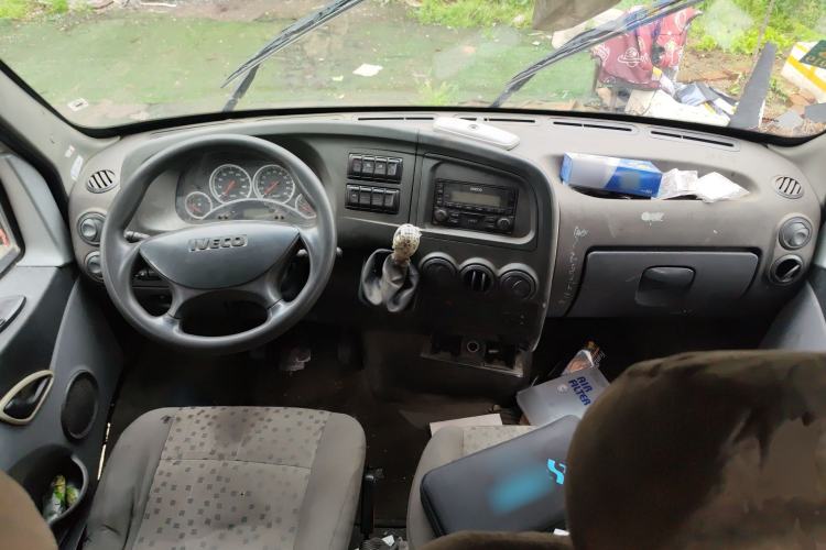 Used Iveco Power Daily 2012 2.5T-A32 Base Version Center Console