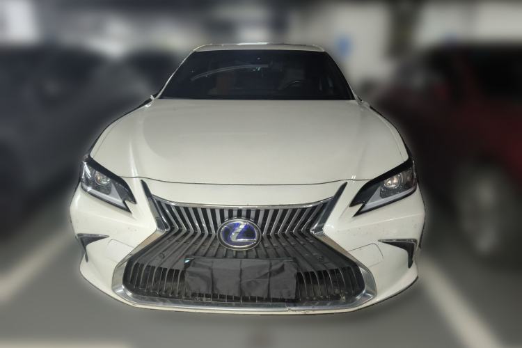 Used Lexus ES 2020 300h Premier Edition
