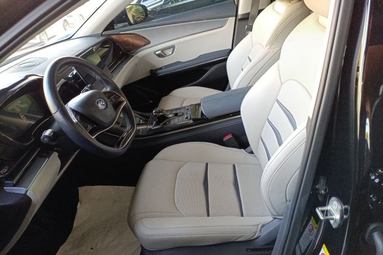 Used BYD e9 2021 Business Edition
