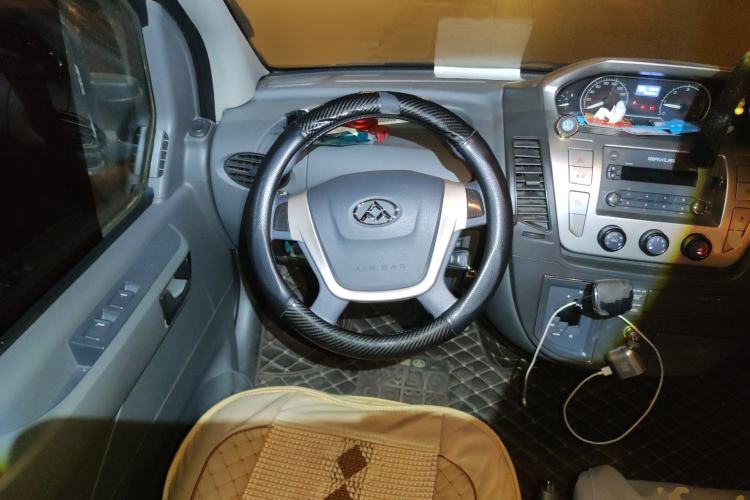 Used SAIC MAXUS Xintu V80 