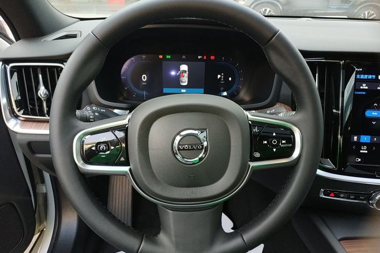 Used Volvo S60 2025 B4 Zhiyuan Luxury Edition