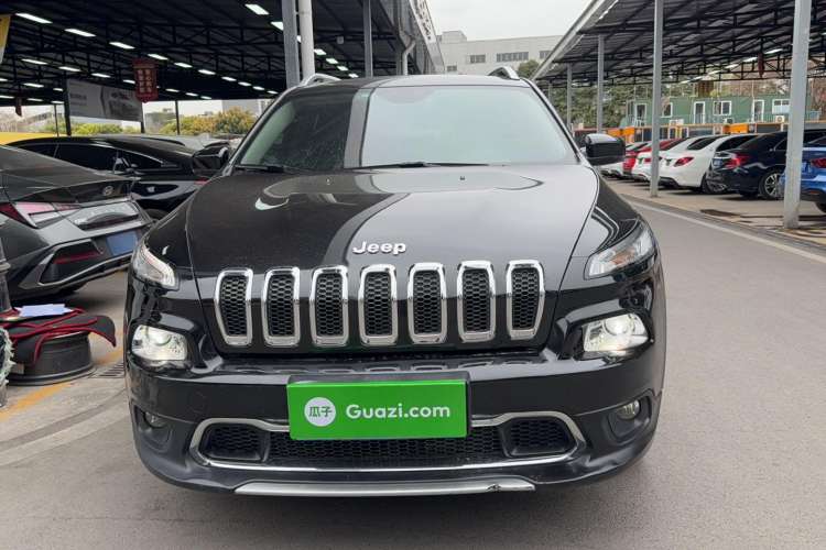 Used Jeep Cherokee 2020 2.0L Two-Wheel Drive Classic Sports Edition