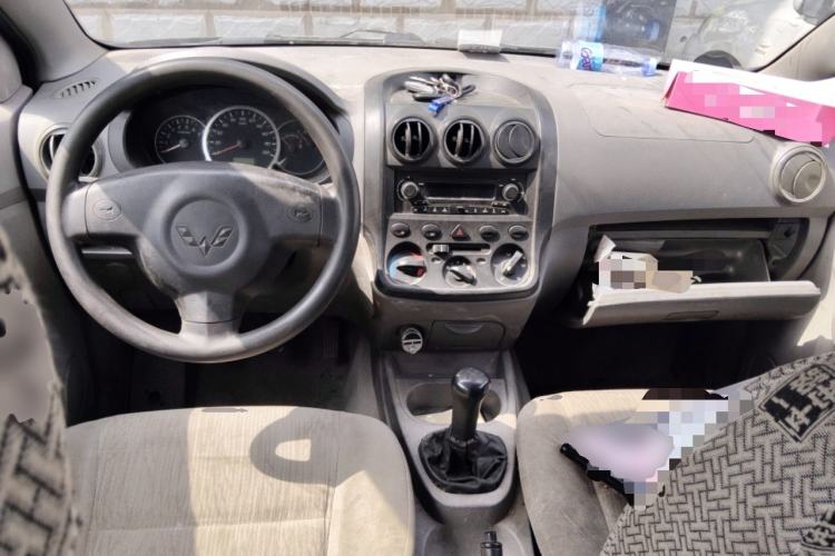 Used Wuling Hongguang 2014 1.5L Base Version Center Console
