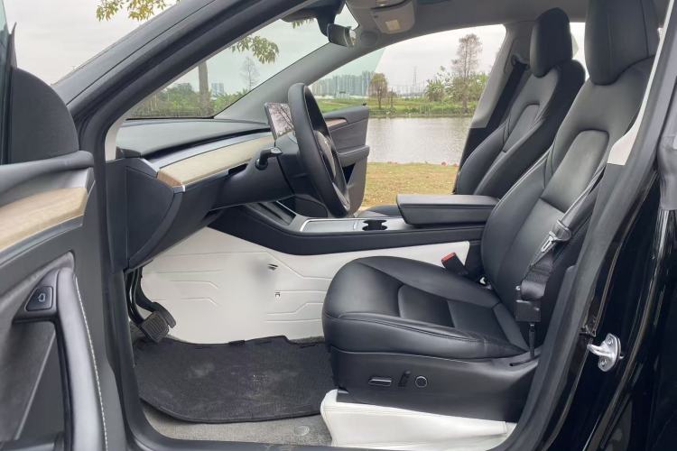 Used Tesla Model Y 2022 Long-Range All-Wheel-Drive Version