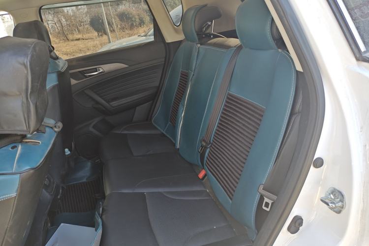 Used Changan CS35PLUS 2021 Revised Version Glory Million Edition 1.6L Manual Luxury Edition