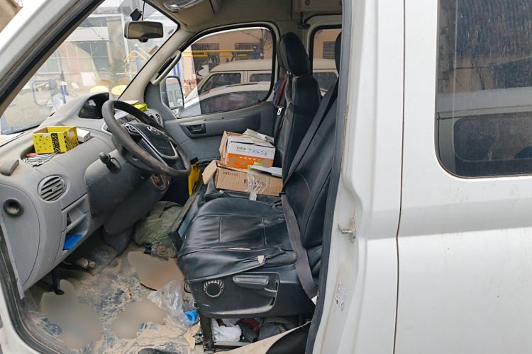 Used SAIC MAXUS Xintu V80 2019 2.5T Classic AMT Aoyuntong Facelifted Short-Wheelbase Mid-Roof 5/6-Seater