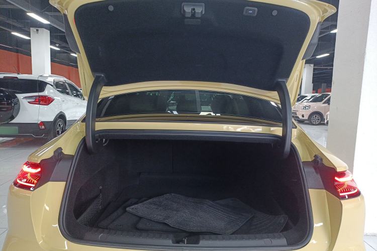 Used Geely Galaxy E8 2024 665 km Range Rear-Drive Starship Long-Range Version
