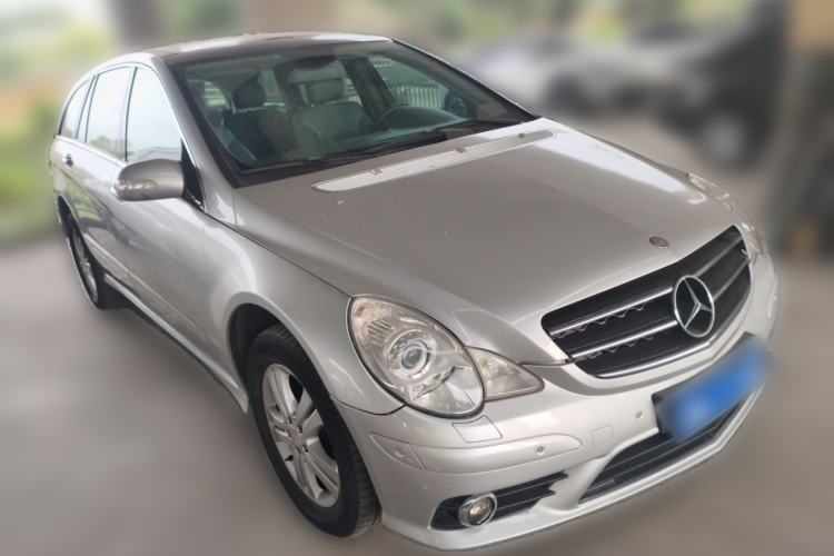 Used Mercedes-Benz R-Class 2010 R 350 L 4MATIC Grand Edition Front Right 45 Deg