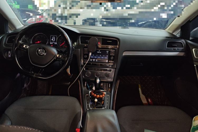 Used Volkswagen Golf 2018 230TSI Automatic Comfort Model Center Console