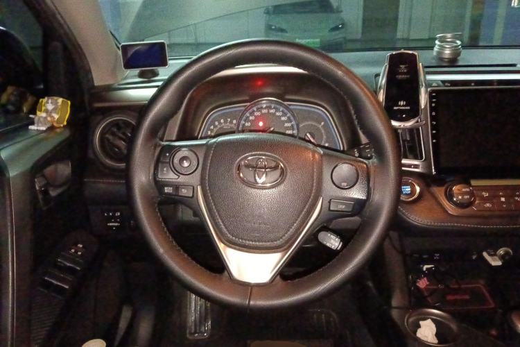 Used Toyota RAV4 2013 2.0L CVT Four-Wheel Drive New Edition