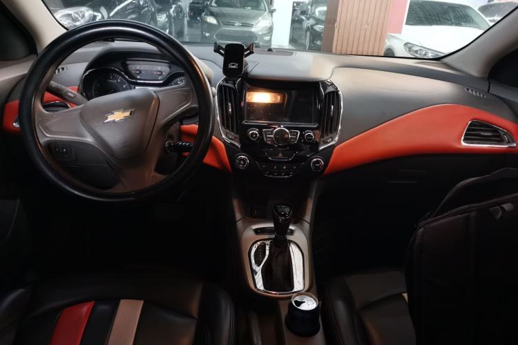 Used Chevrolet Cruze 2015 1.5L Automatic Fashion Navigation Edition Center Console