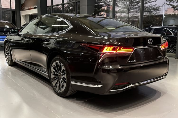 Used Lexus LS 2018 500h Executive Edition China VI