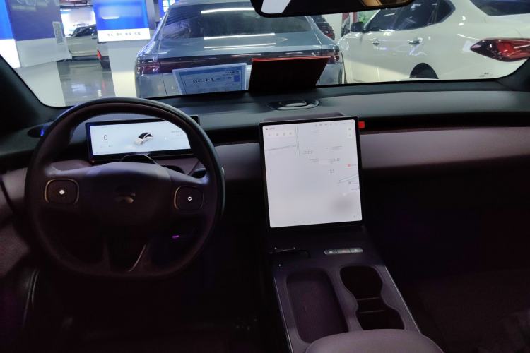 Used Nio ET5 2024 75 kWh Center Console