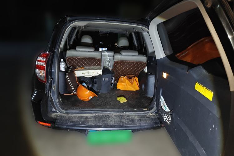 Used Toyota RAV4 2010 2.4L Automatic Deluxe Upgrade Edition Trunk