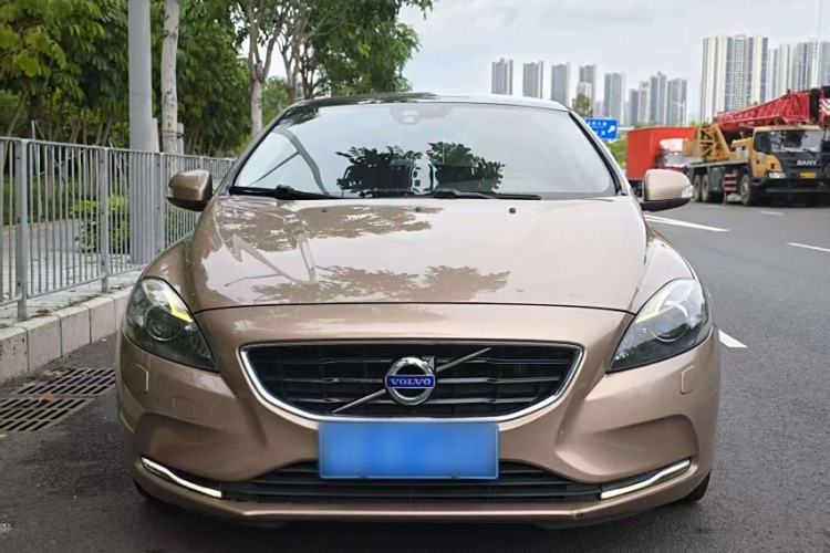 Used Volvo V40 2015 1.6T Zhiyi Edition
