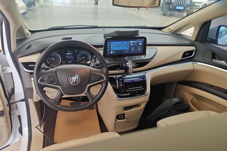 Used Buick GL8 2023 Facelifted Land Cruiser Executive Luxury Version