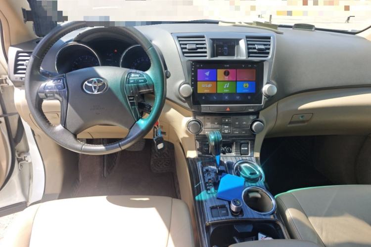 Used Toyota Highlander 2012 2.7L Two-Wheel Drive 7-Seater Luxury Edition Center Console