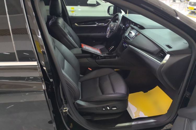 Used Cadillac XT5 2021 28T Luxury Model Right Front Seat